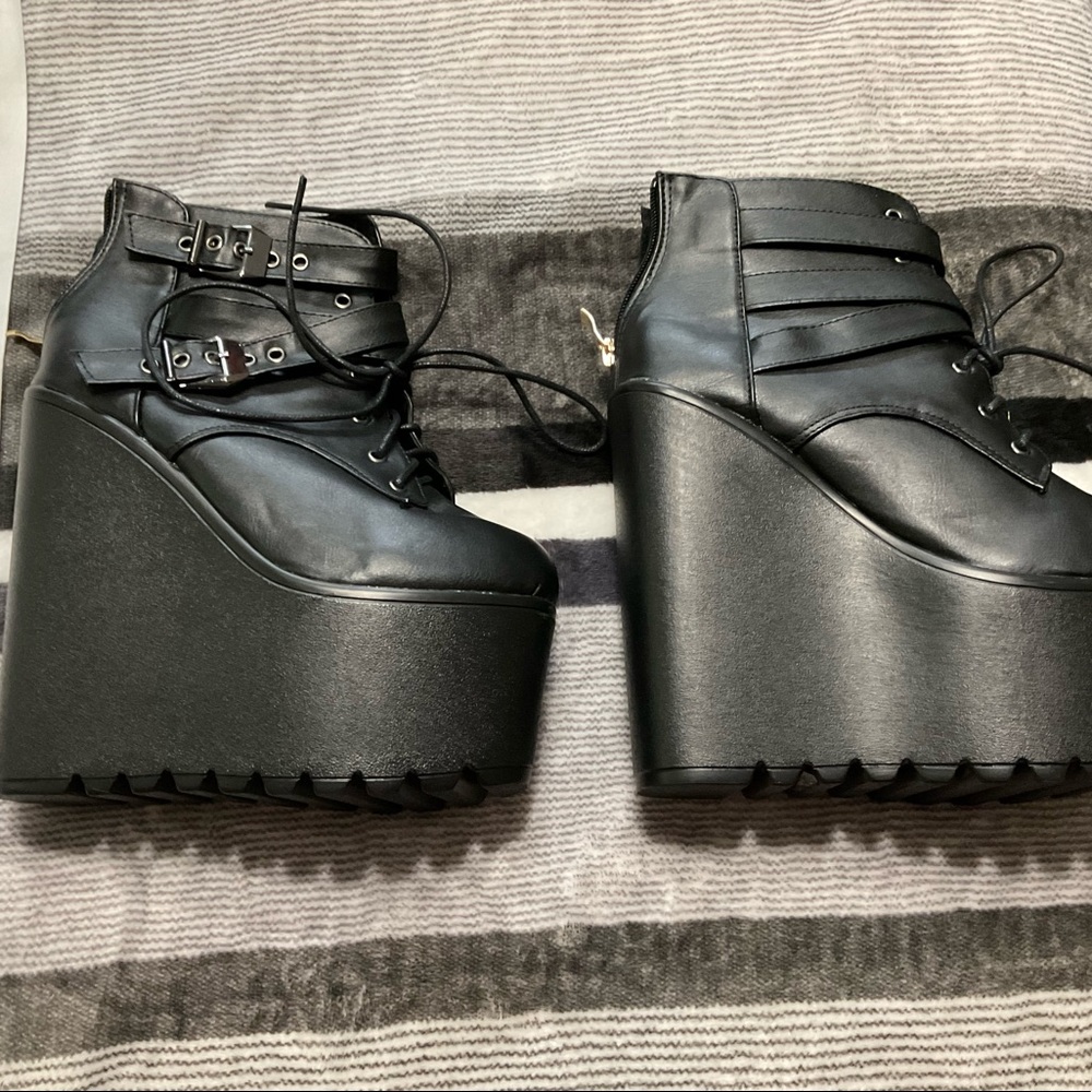 Gothic platform ankle boots.Black